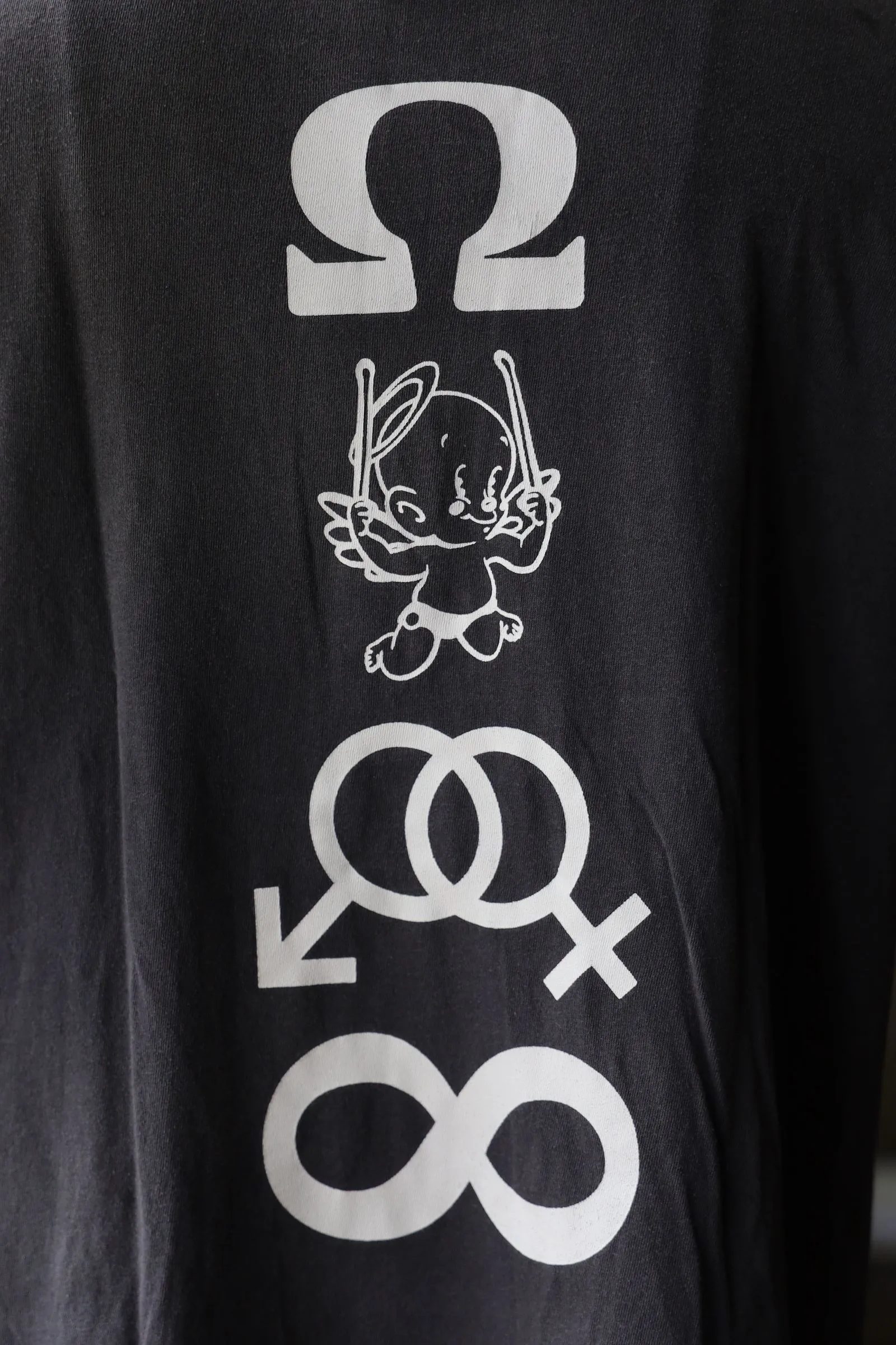 SAINT Mxxxxxx CANDLE SS TEE/BLK Slogan candle distressed TEE Little angel short sleeves on the back Washed in black S-XL Same as the original version Cylindrical side seam OE yarn fabric Garment dyeing Fade in heavy washes Fade with horse plaster on the bust Correct version matching Original version accessories Original level printing restoration
